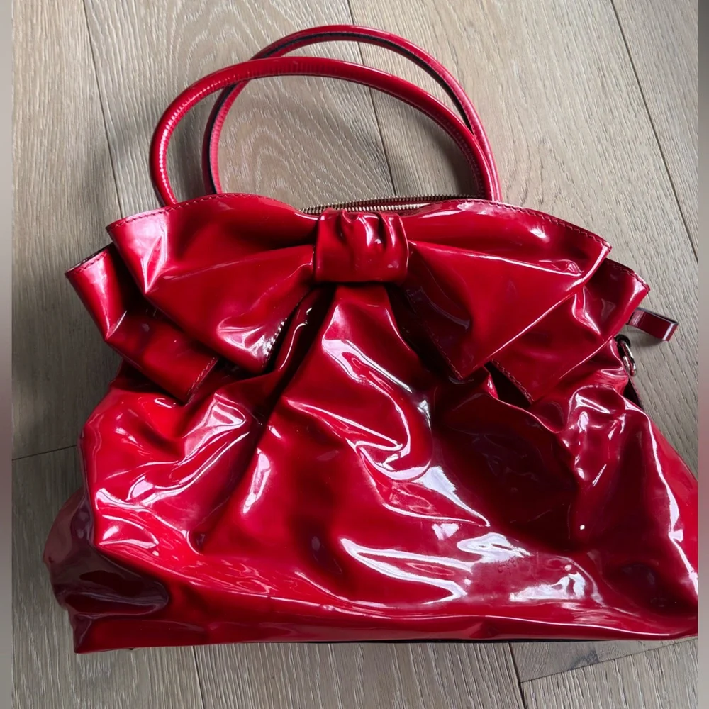 Valentino Garavani Red Patent Bow Top-Handle Shoulder Bag - Picture 2 of 12